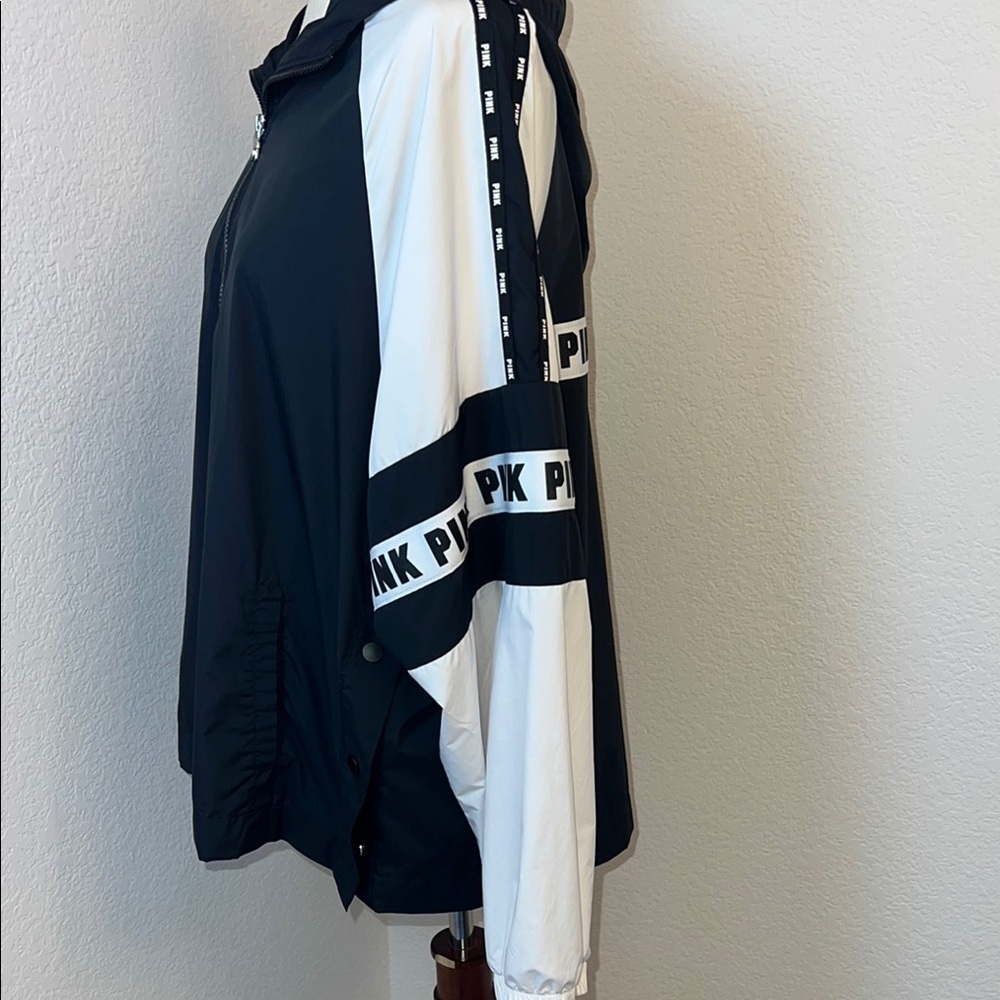 Victoria Secrets Pink Women's Black and White Jacket Size‎ M/L - Picture 3 of 9